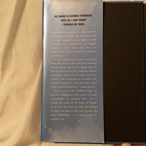 The Hunger Games: Books 1-3 - Picture 6 of 6